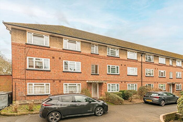 2 Bedroom Flat To Rent In Wilmer Crescent, Kingston Upon Thames, KT2