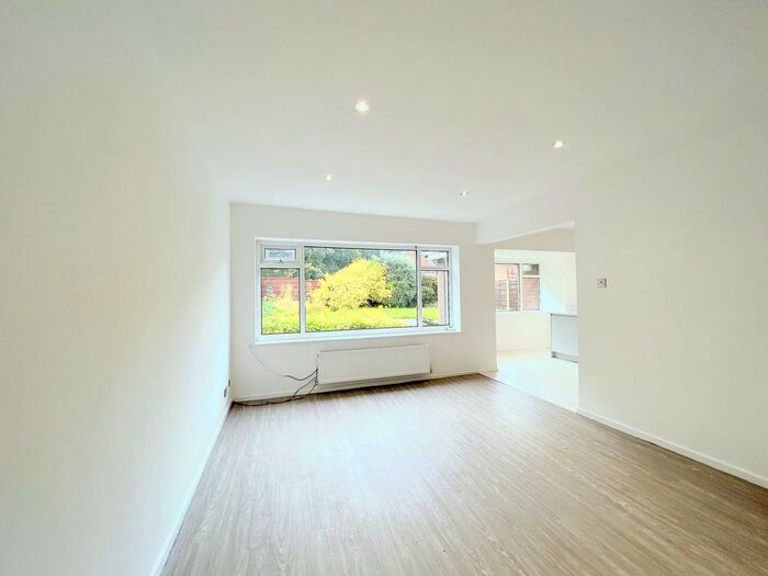 2 Bedroom Detached Bungalow To Rent In Hawthorne Drive, Worsley, M28