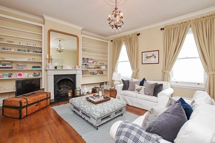 2 Bedroom Flat To Rent In Craven Mews, London, SW11