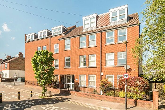 2 Bedroom Flat For Sale In Bruce Road, Tooting, CR4
