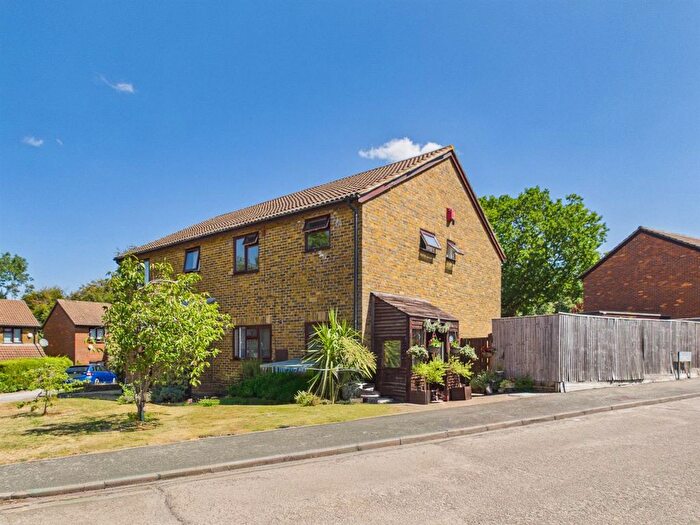 4 Bedroom Semi Detached House For Sale In Tindale Close, South Croydon, CR2