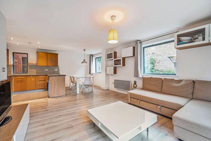 3 Bedroom Flat To Rent In Montaigne Close, Westminster, London, SW1P