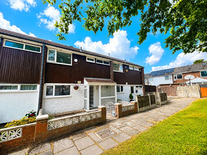 3 Bedroom Mews For Sale In Winnington Green, Offerton, Stockport, SK2