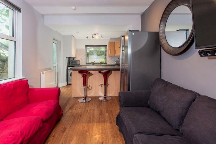 6 Bedroom Terraced House To Rent In Moy Road, Cardiff, CF24