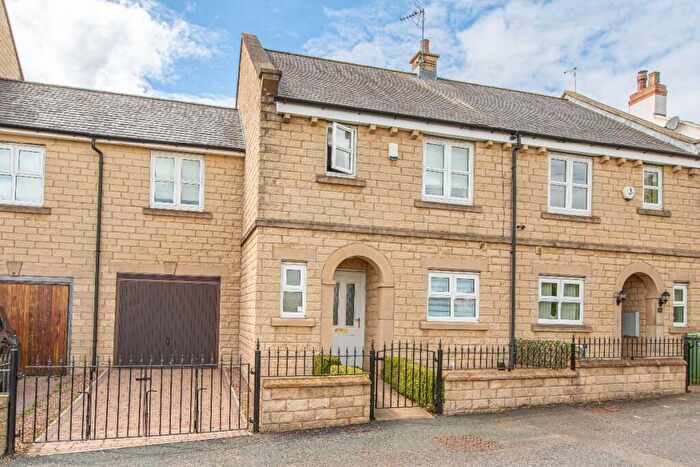 3 Bedroom Town House To Rent In Moor Top, Drighlington, BD11