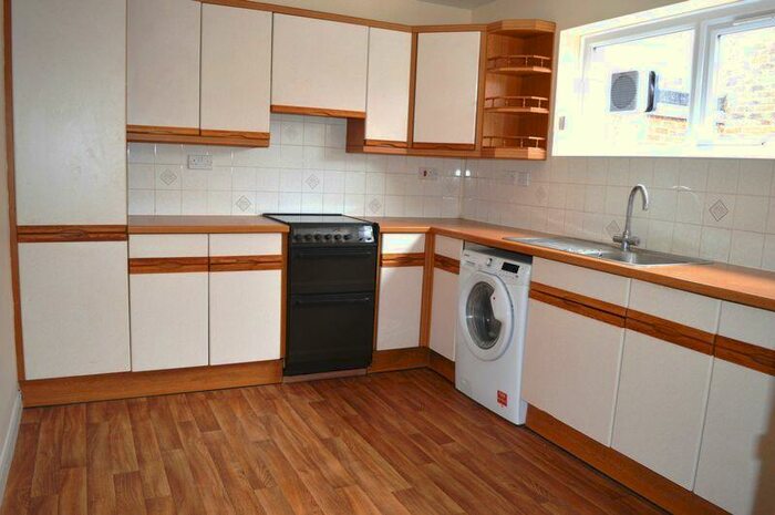 2 Bedroom Flat To Rent In Brooklyn Hall, Hayling Island., PO11