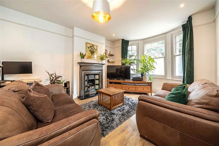 1 Bedroom Flat For Sale In Morat Street, Stockwell, SW9