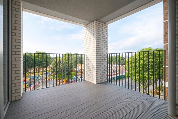 2 Bedroom Flat To Rent In Heygate Street London, SE17