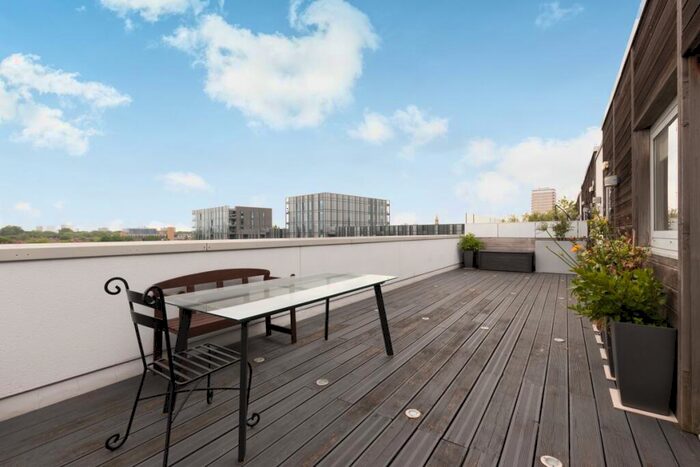 2 Bedroom Flat To Rent In Axis Court, London, SE16