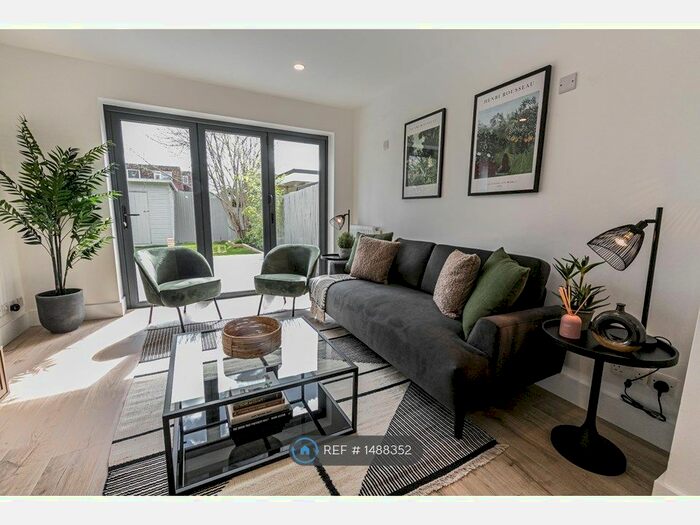 4 Bedroom Semi-Detached House To Rent In Queens Road, Poole, BH14