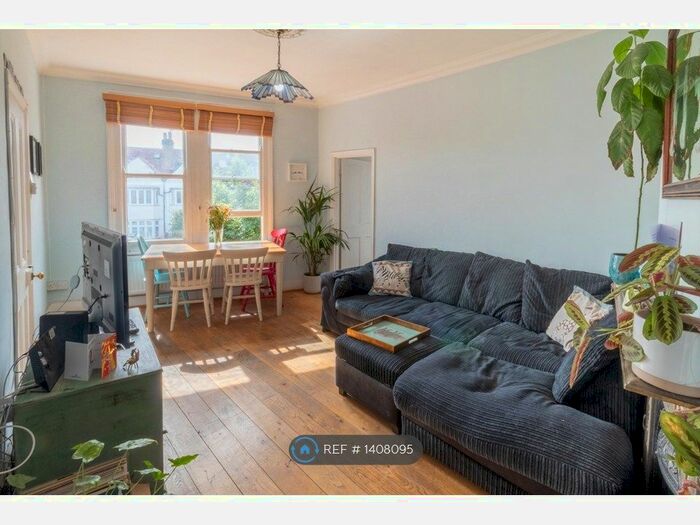 2 Bedroom Maisonette To Rent In Cavendish Road, London, SW12