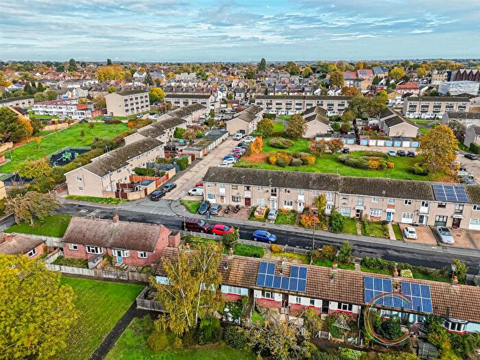 5 Bedroom Terraced House For Sale In Cramphorn Walk, Chelmsford, CM1
