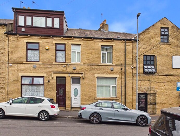 3 Bedroom Terraced House For Sale In Nuttall Road, Bradford, West Yorkshire, BD3