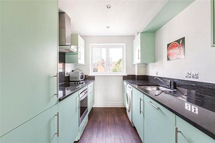 2 Bedroom Apartment To Rent In Hoxton Square, Shoreditch, London, N1