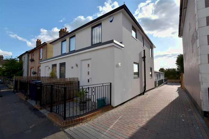 1 Bedroom Flat To Rent In Priory Road, Reigate, RH2