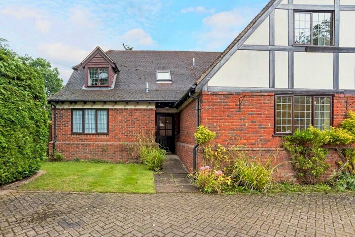 2 Bedroom Flat To Rent In Wises Firs, Sulhamstead, Reading, RG7