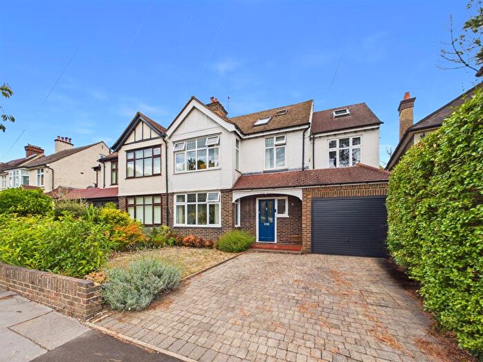 5 Bedroom Semi-detached House For Sale In Culmington Road, South Croydon, CR2