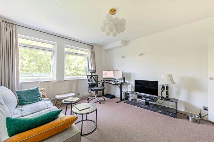 1 Bedroom Flat For Sale In Elm Park Gardens, Chelsea, London, SW10