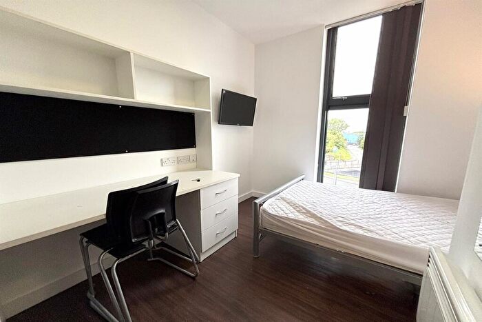 Studio To Rent In Bedroom Studio House Share In Residential, L5