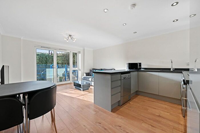 1 Bedroom Flat For Sale In Uxbridge Road, Acton, W3