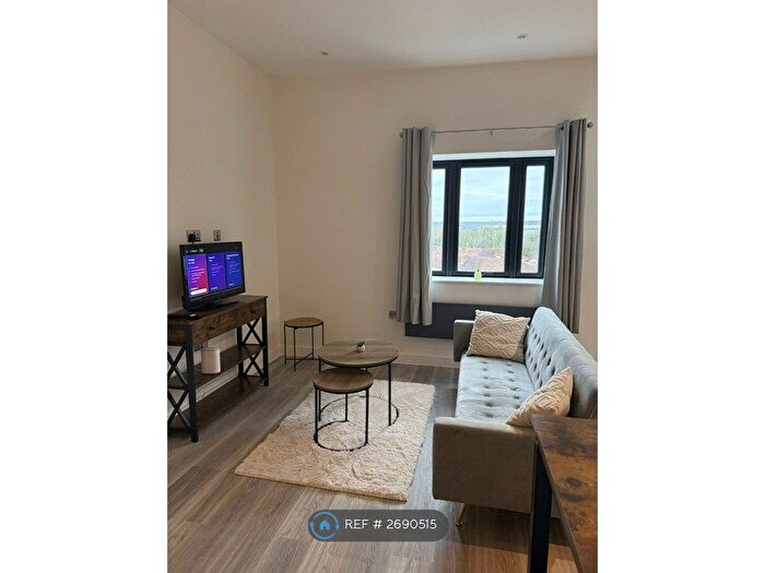 Studio To Rent In High Street, Waltham Cross, EN8