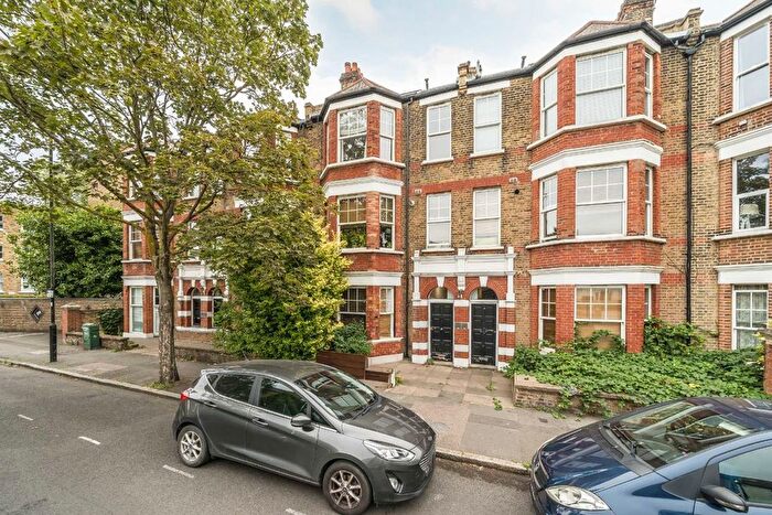 3 Bedroom Flat For Sale In Gauden Road, Clapham, SW4