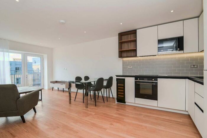 2 Bedroom Flat To Rent In Beaufort Park, Colindale, London, NW9