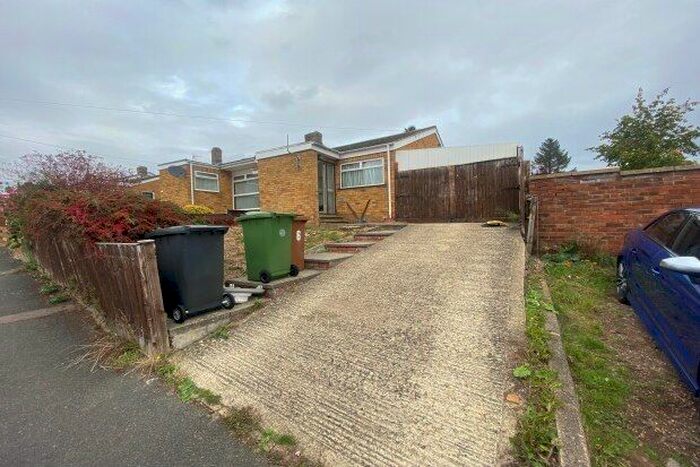 3 Bedroom Bungalow To Rent In Scott Road, Wellingborough, NN8