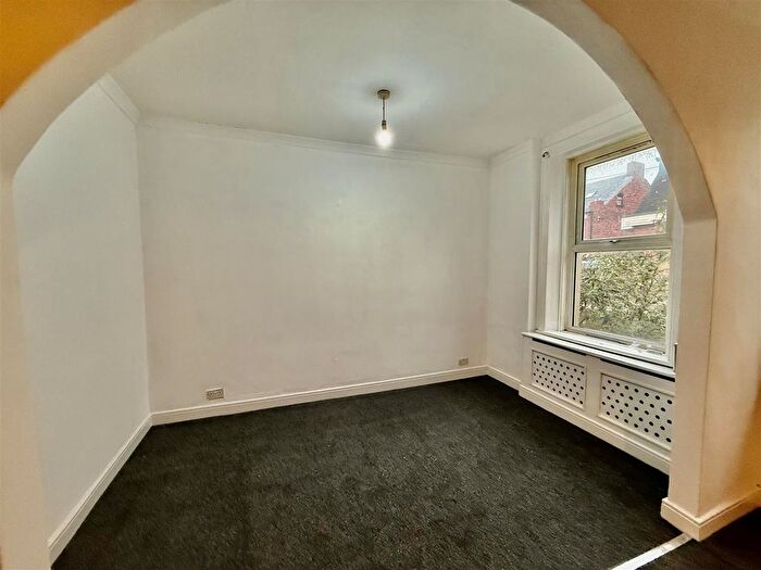 2 Bedroom Flat For Sale In Westbourne Avenue, Bensham, Gateshead, NE8