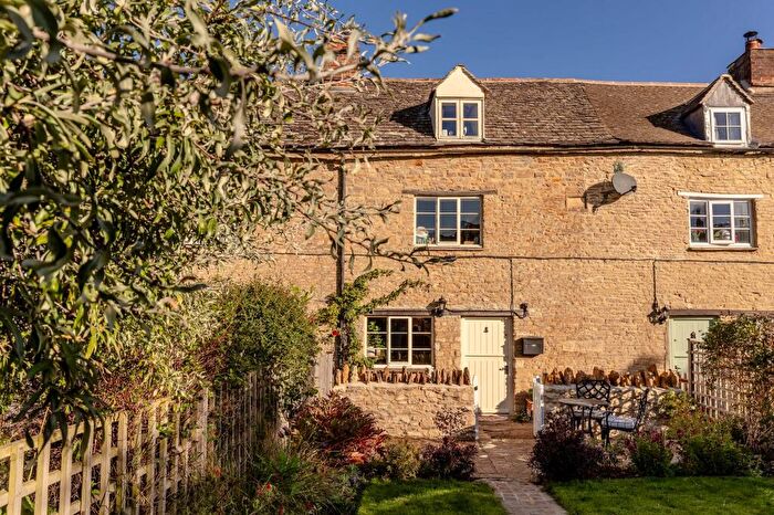3 Bedroom Cottage For Sale In The Rookery, Kidlington, OX5