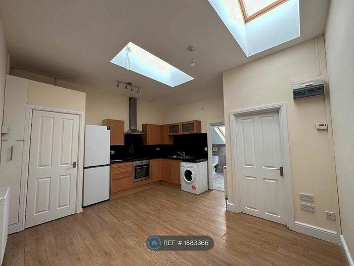 2 Bedroom Flat To Rent In Manchester Road, Altrincham, WA14