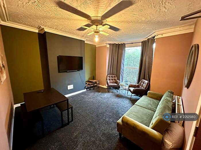 5 Bedroom Semi-Detached House To Rent In Wilton Road, Birkenhead, CH42