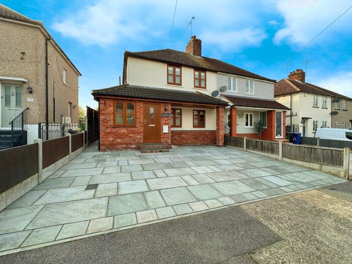 3 Bedroom Semi-Detached House For Sale In Pound Lane, Orsett, RM16