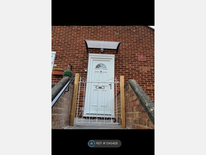 2 Bedroom Maisonette To Rent In Robin Grove, Harrow, HA3