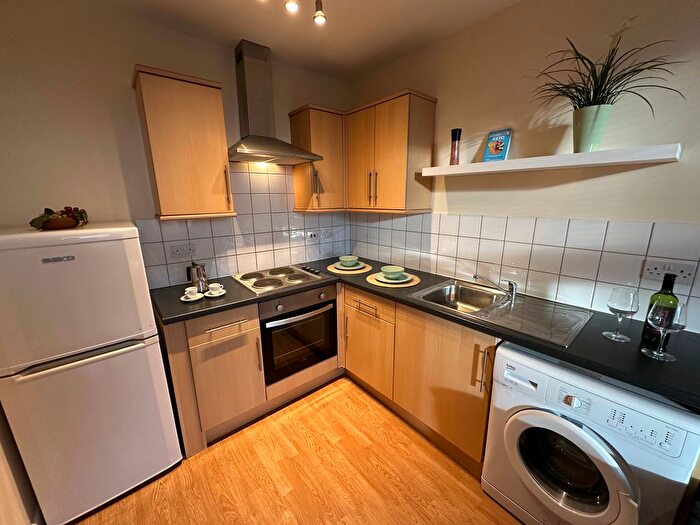 2 Bedroom Flat To Rent In Brantingham Road, Chorlton Cum Hardy, Manchester, M16