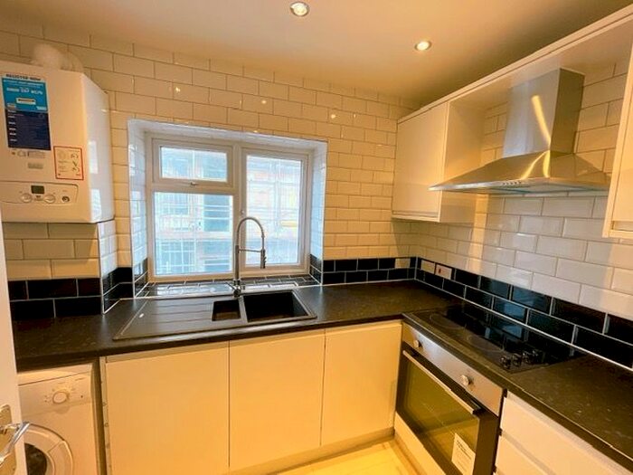 3 Bedroom Flat To Rent In Uxbridge Road, Hanwell, W7