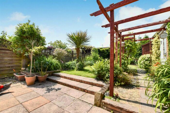 2 Bedroom Semi-Detached Bungalow For Sale In Scarrington Crescent, Hull, HU4