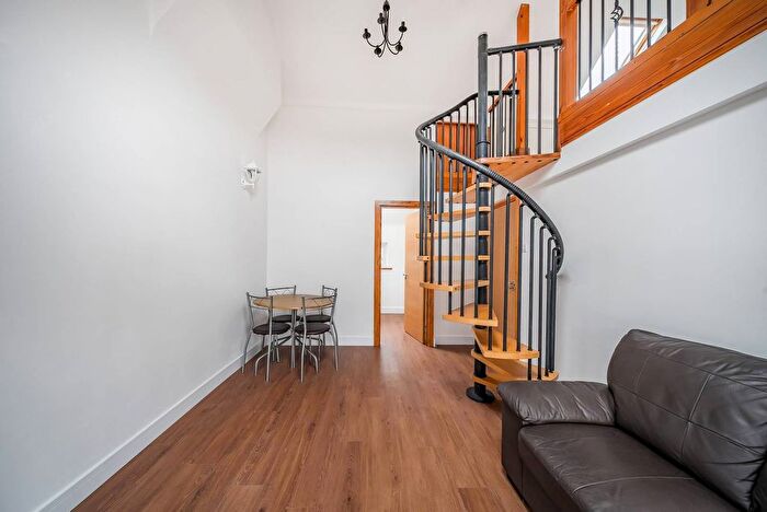 2 Bedroom Flat To Rent In Beech Gardens, Ealing, London, W5