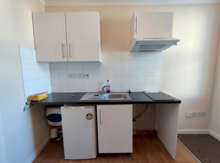 1 Bedroom Flat To Rent In London Road, Sevenoaks, Kent, TN13