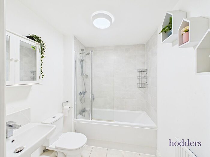 2 Bedroom Flat For Sale In Blackbess Lane, Chertsey, Surrey, KT16