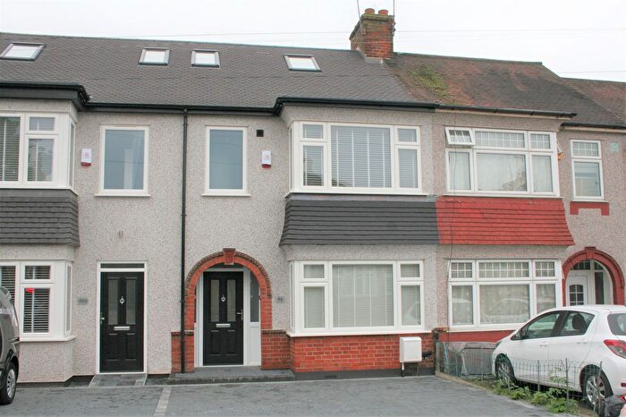 4 Bedroom Terraced House To Rent In Queens Park Road, Romford, RM3