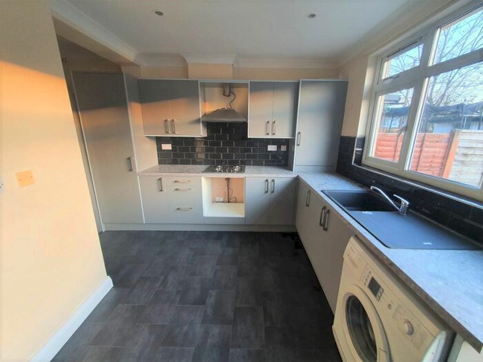 4 Bedroom Terraced House To Rent In Meanley Road, Manor Park, E12