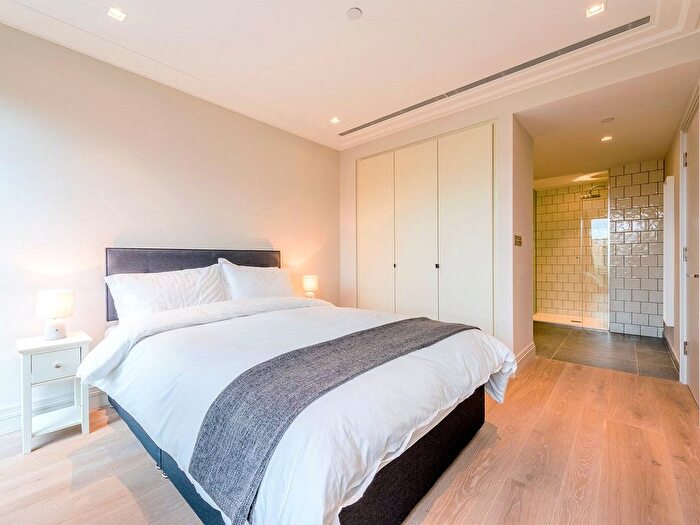 2 Bedroom Flat For Sale In Queens Wharf, Crisp Road, W6