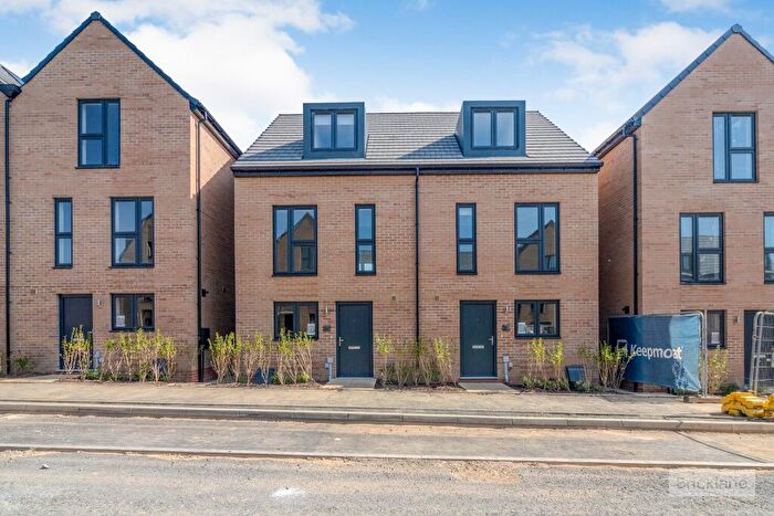 3 Bedroom House To Rent In Tattenhoe Park, MK4
