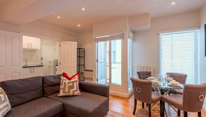 2 Bedroom Flat To Rent In Nottingham Place, London, W1U