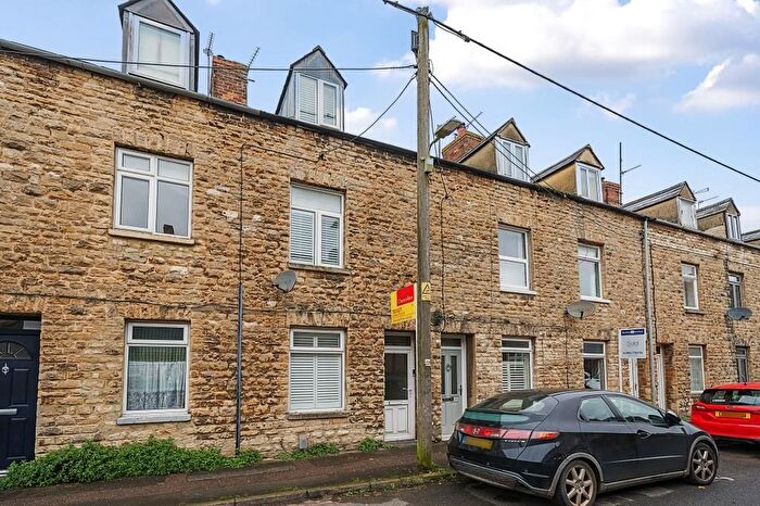 3 Bedroom Cottage To Rent In The Crofts, Witney, OX28