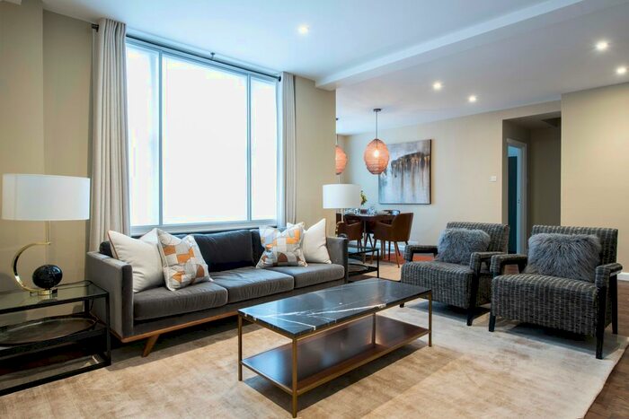 3 Bedroom Flat To Rent In Hill Street, London, W1J