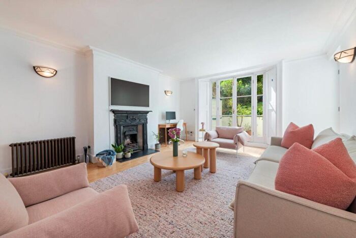 3 Bedroom Flat To Rent In Upper Park Road, Belsize Park, NW3
