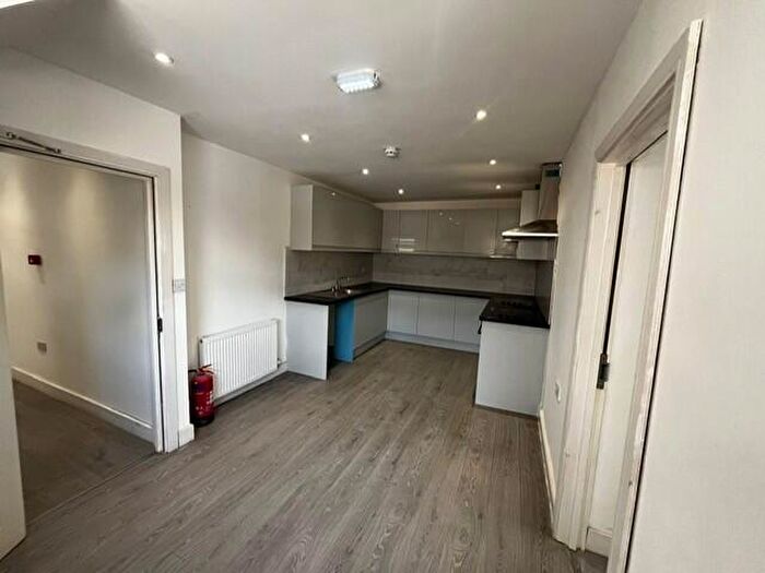 5 Bedroom House To Rent In Bell Avenue, Romford, RM3
