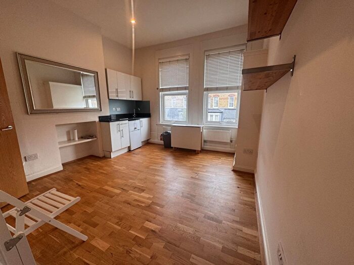 Studio To Rent In Finsbury Park Road, Finsbury Park, N4